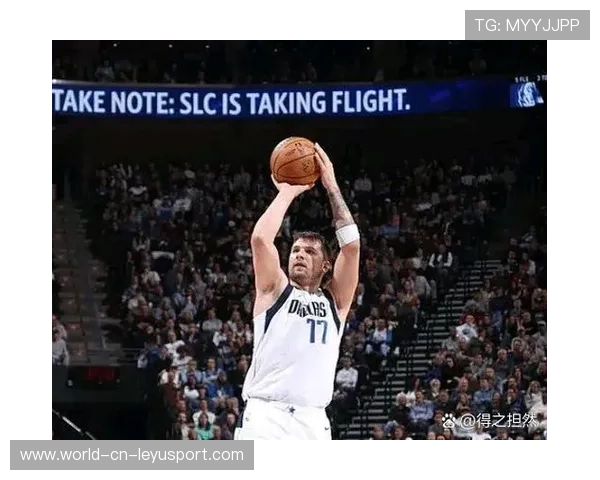 东契奇助攻大前锋命中中投，独行侠配合顺畅